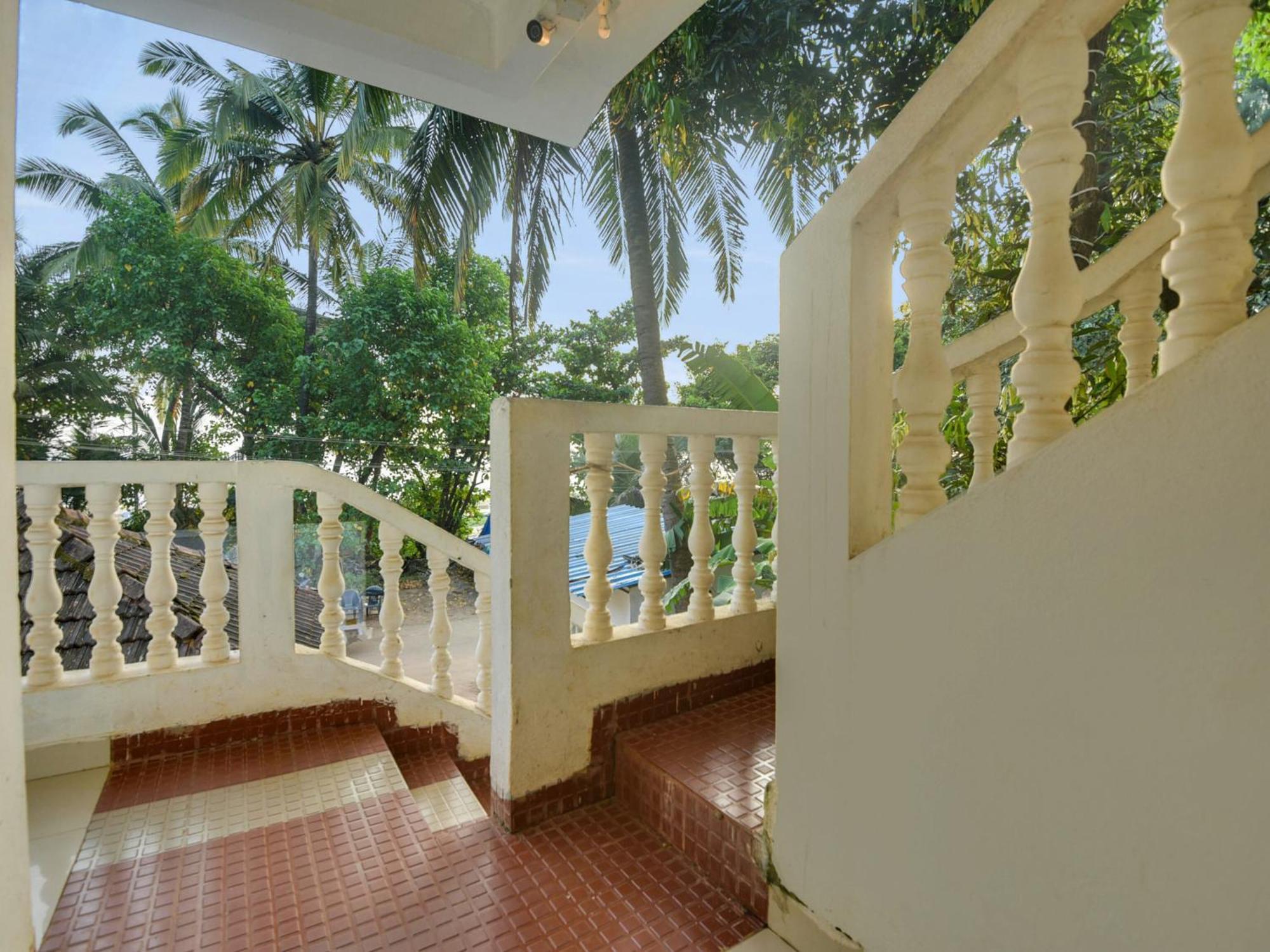 Collection O Morjim Sea Wave Hotel Exterior photo